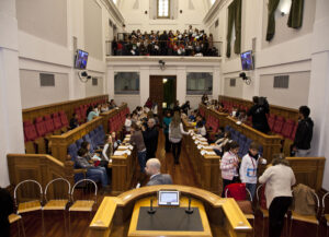 Foto de niños en las cortes