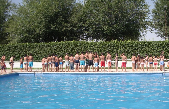 700x450-crop-90-juegos_en_la_piscina_2011_8